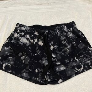 Lululemon shorts size 4